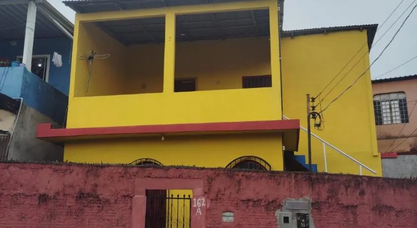 Kitnet para solteiro ou casal com banheiro e cozinha privativos - Image 1