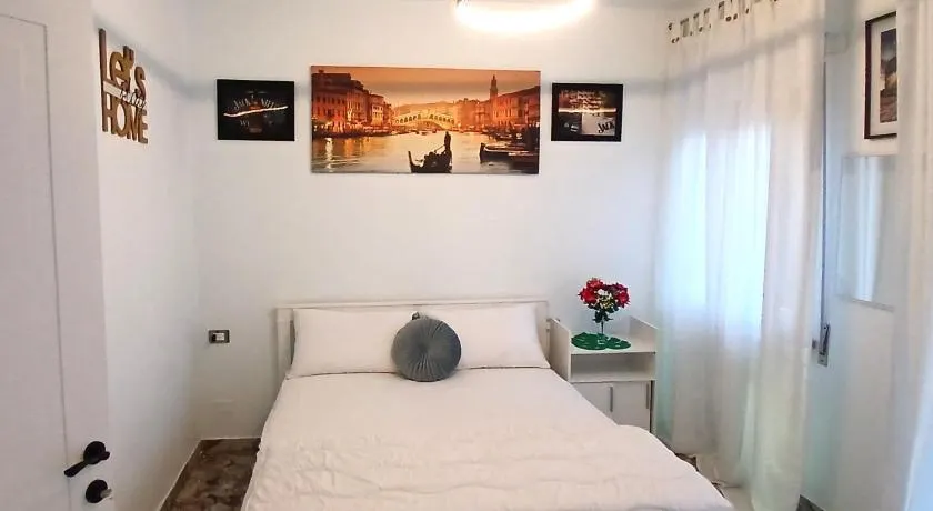 Om House Venezia - Image 1