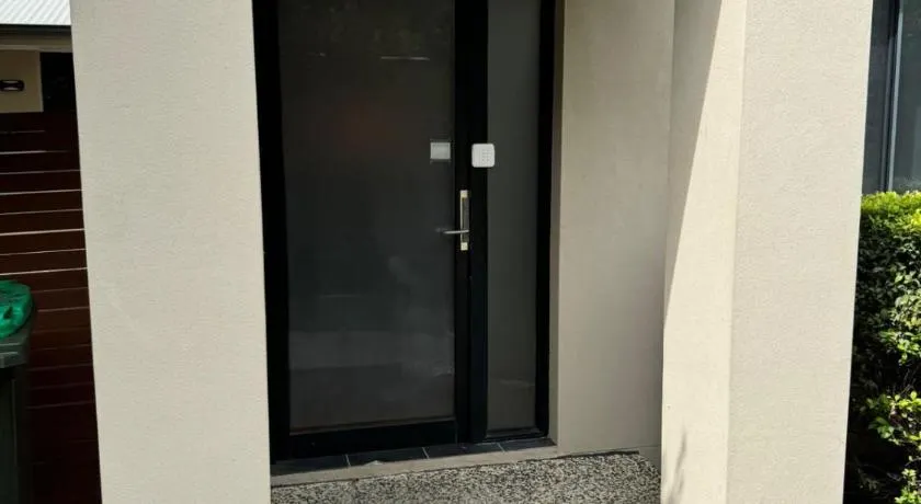 Charlestown Townhouse - Image 1