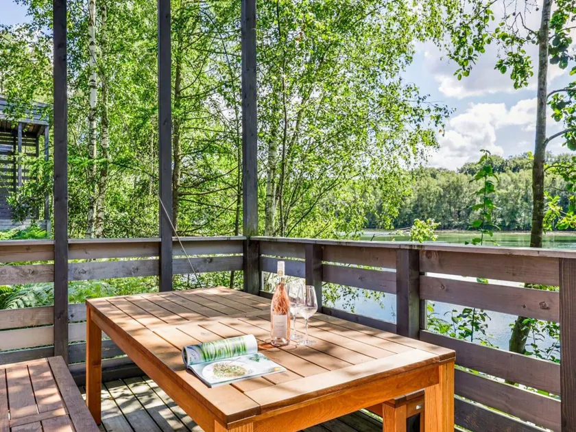 Waterside Luxury Escape - Image 1