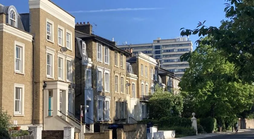 STUNNING GARDEN APARTMENT Central Exclusive Self Catering With Free Off Road Parking By Flat & Wiffi Beautifully Secluded 3 mins From All Amenities THIS IS A HOME NOT A HOTEL - Image 1