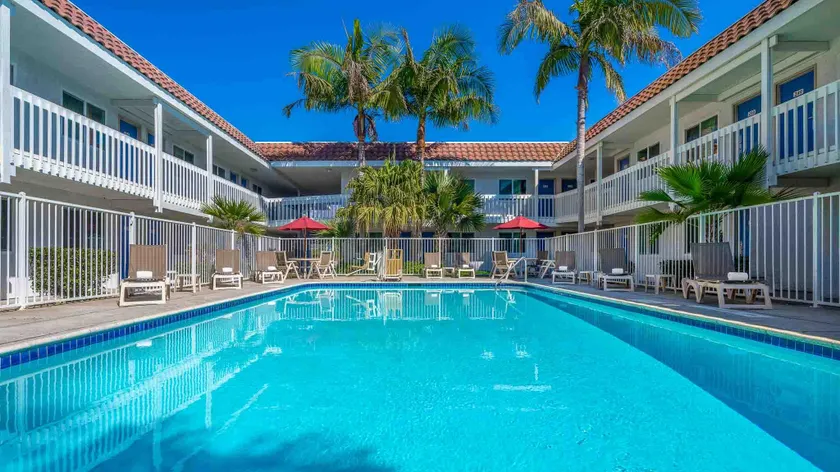 Studio 6  Suites Carpinteria, CA–Santa Barbara-South - Image 1