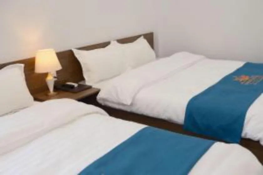 Snow Hotel - Image 1
