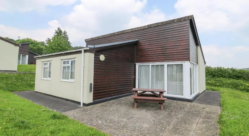 Harcombe House Bungalow 1 - Image 1