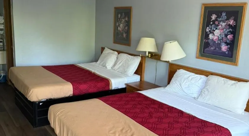 Lakeview Inn - Image 1