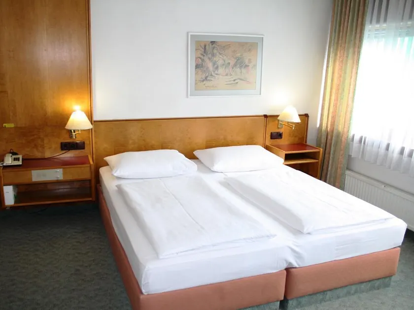 Hotel Ekazent - Image 1