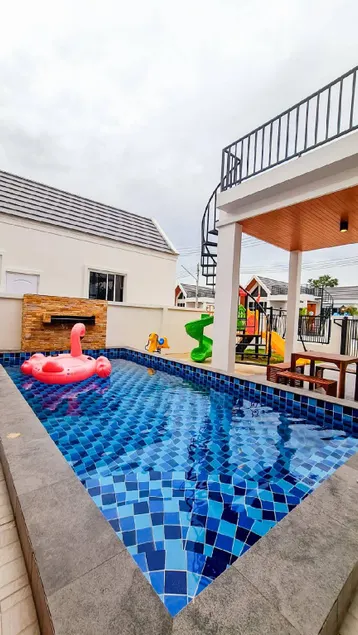 child shill pool villa - Image 1