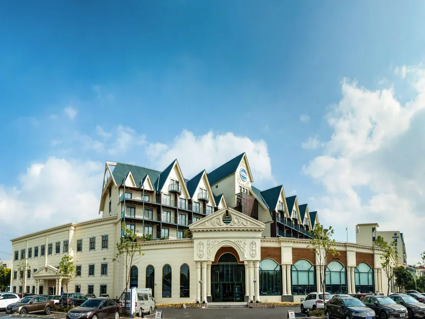Blue Palace Hotel - Image 1