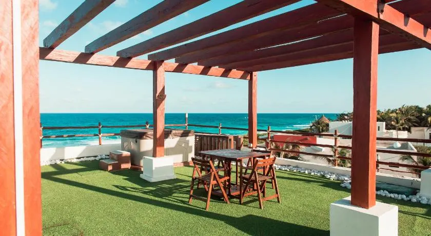 Villa with ocean view, pool, restaurant and rooftop - Image 1