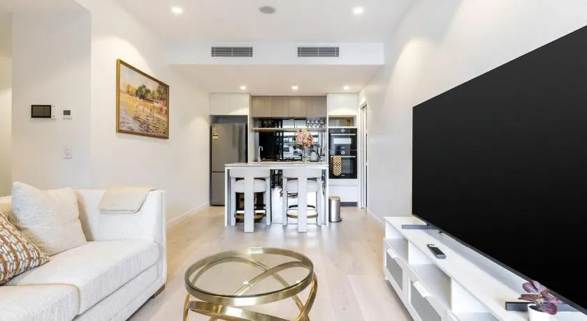 Gorgeous 3BR Apartment with Study overlooking BNE River - Image 1