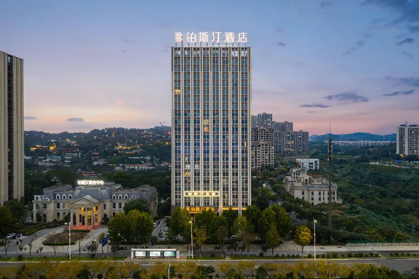 Bostin Hotel - Image 1