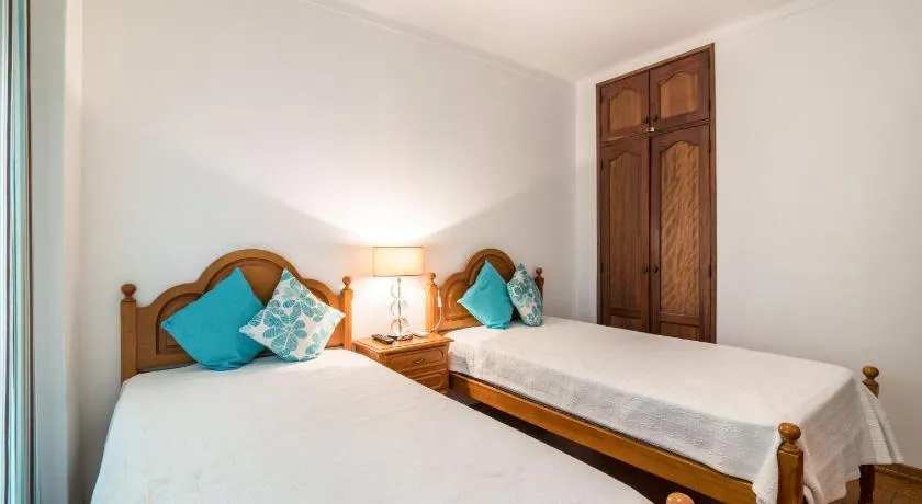 Regueiró Quarteira Beach Apartment - Image 1
