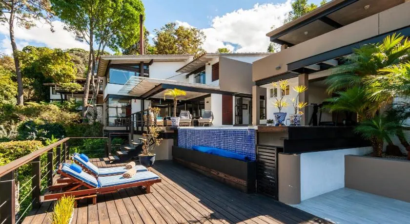Hermosa Casa con Terraza y Vista al Lago en Avándaro - Image 1