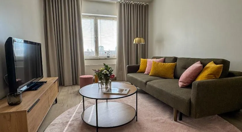 A beautiful renovated top floor apartment in city center - Image 1