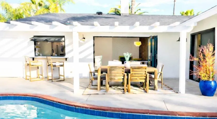 Palm Grove Luxe King, Wet Room & Chefs Kitchen - Image 1