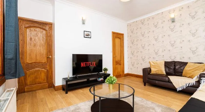 Nr Falkirk & Edinburgh 2BR Cottage Parking Wi-Fi - Image 1