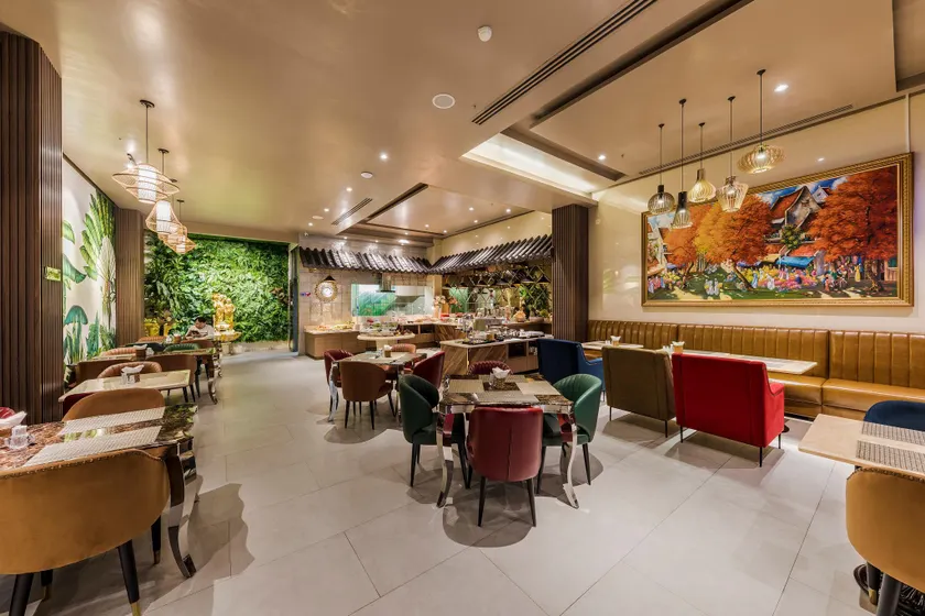 Sunflower Luxury Hotel - Image 1