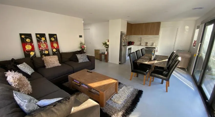 Beautiful New Holiday Place 5 Mins To Beach With Gym, Kitchen And Office Nook - Image 1