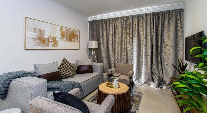 Blue luxurious Apt - Image 1