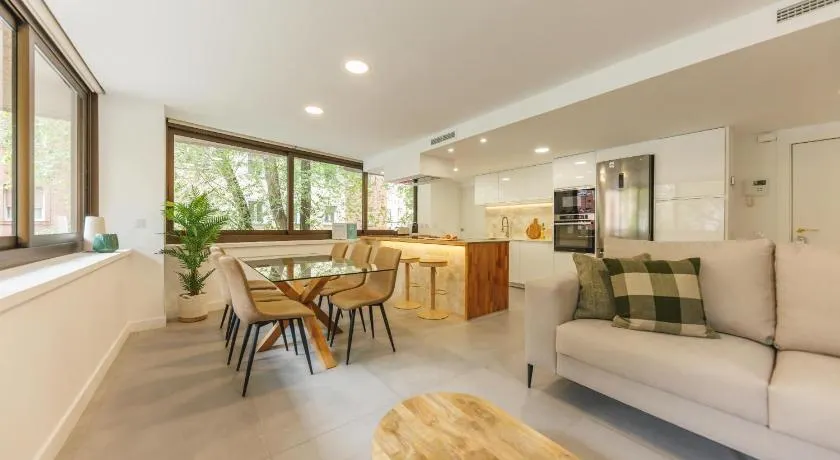 Bravissimo Turbau Entresol A, with 3 bedrooms - Image 1
