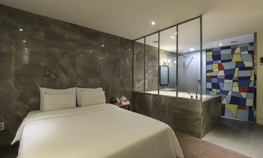 Hotel H2 - Image 1