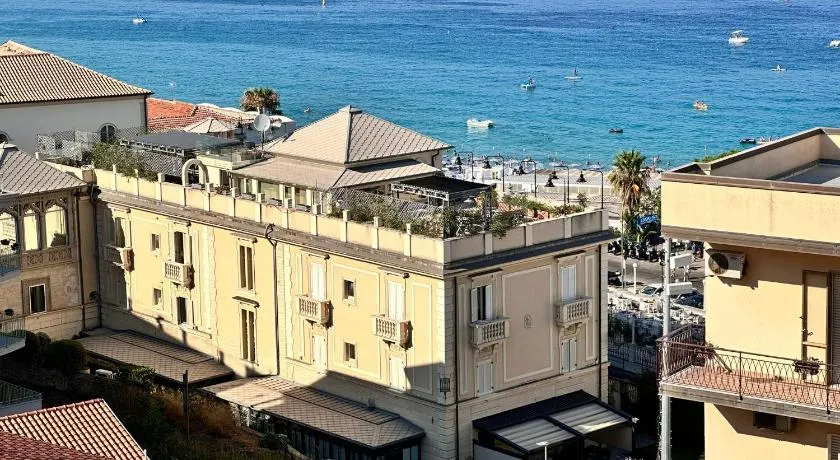 Blu Opèra Guest Rooms - Image 1
