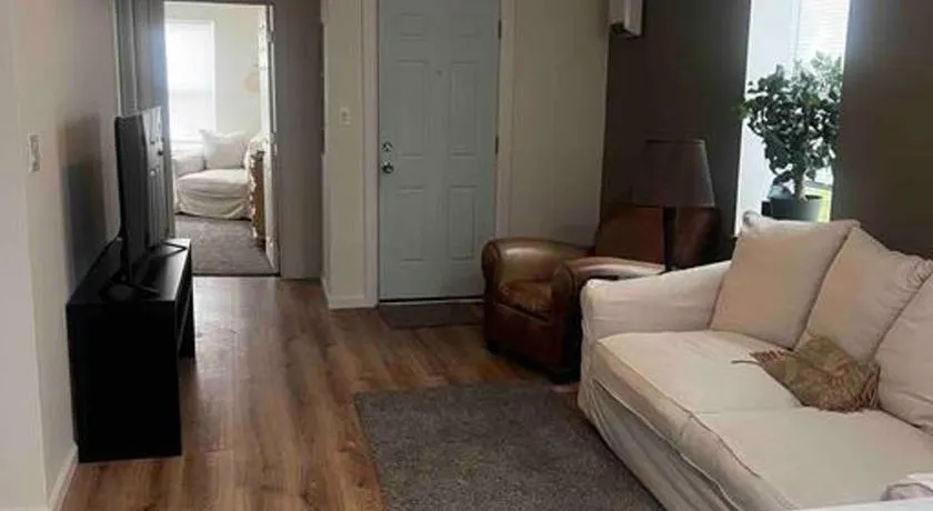 Renovated 3 bedroom for Professionals - Image 1