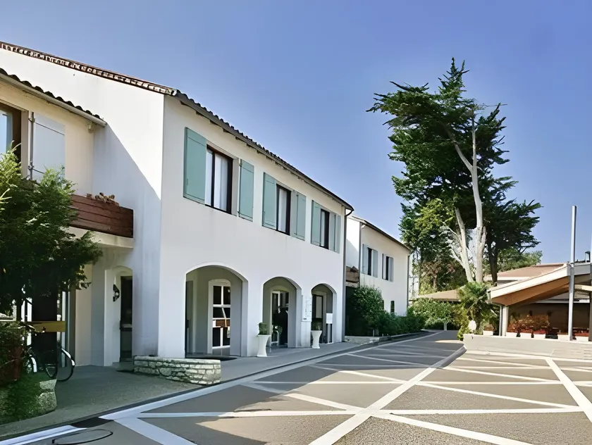 Hôtel Les Grenettes - Image 1