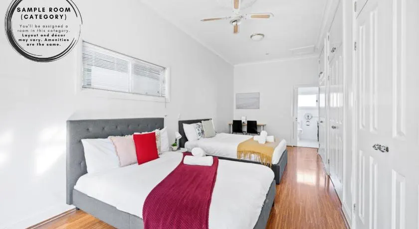 Quadruple Ensuite Room - Nearby Stations & Shops - Image 1