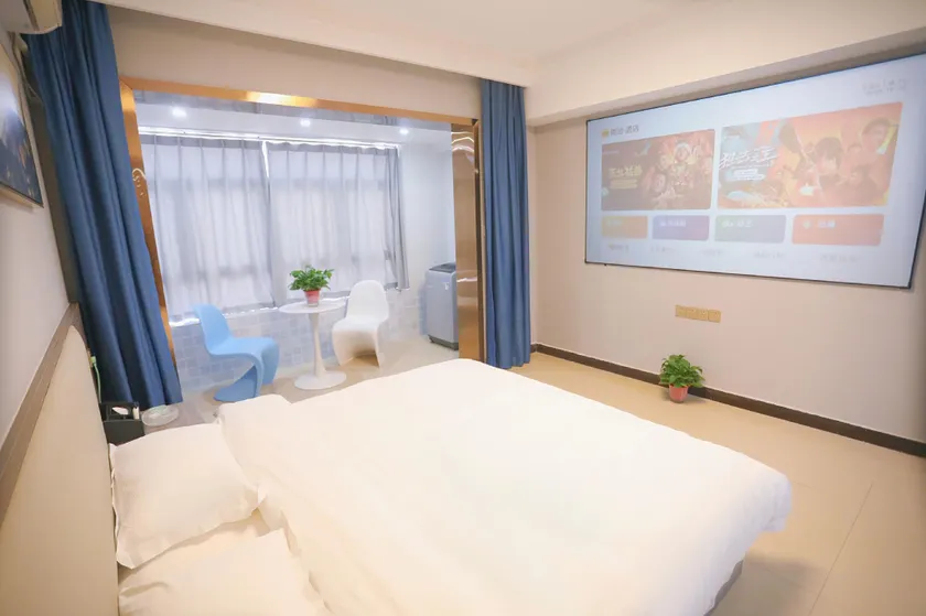 Maple Cloud Audio-Visual Hotel (Wanda Plaza Branch) - Image 1
