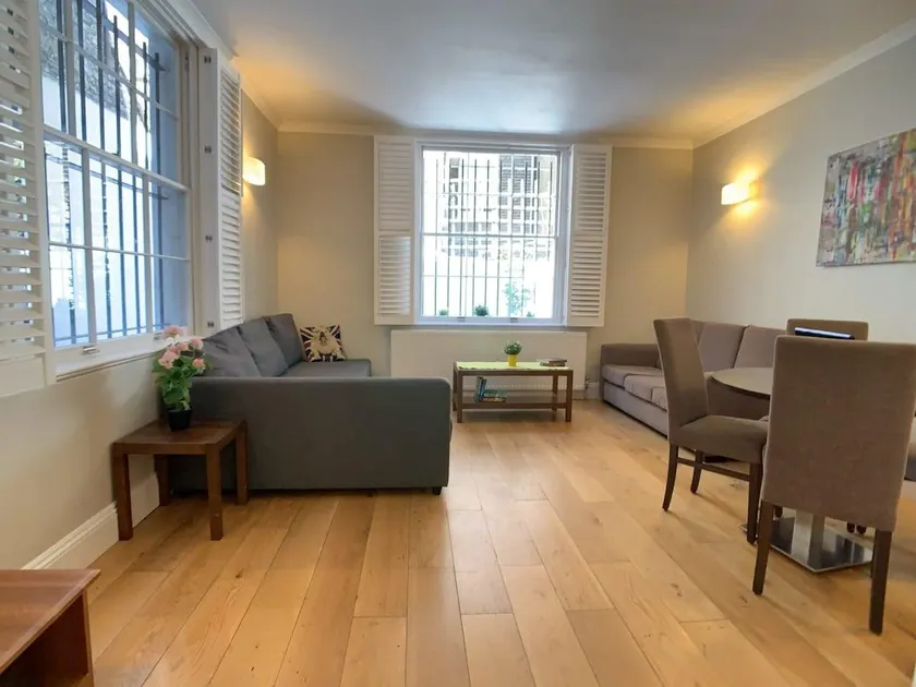 G2 - Trendy Ground Floor Apartment near Victoria - Image 1