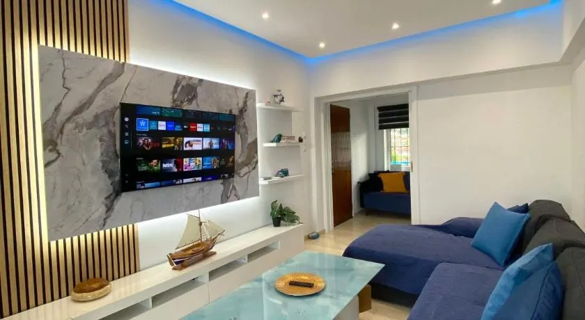 Apartment with sea view - Image 1