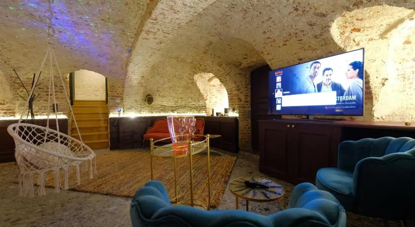 Secret Jacuzzi Mons - Parking privé gratuit - Image 1