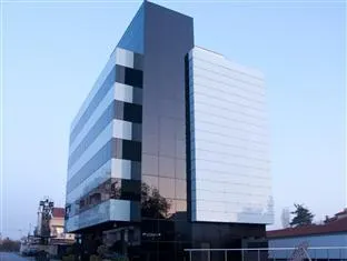 Hotel Fashion - Free Parking - Image 1
