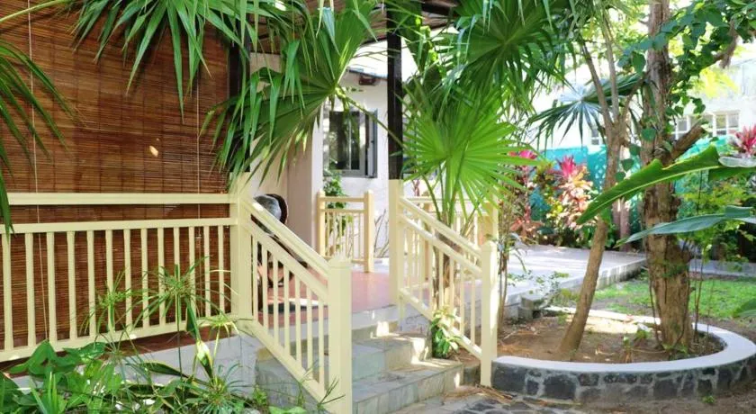 Cosy House in Blue Bay with Private Parking and Terrace - Image 1