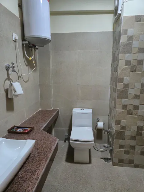 Lords Studio Inn Mandi - Image 1