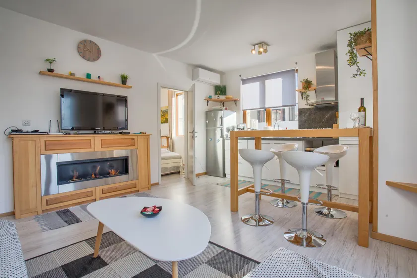 Apartment Four Seasons - Image 1