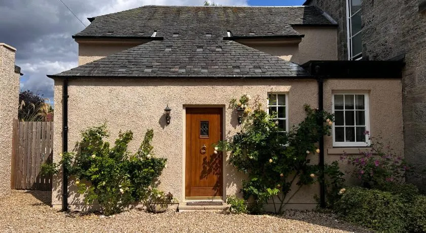 Quaint self contained cottage near Edinburgh. - Image 1