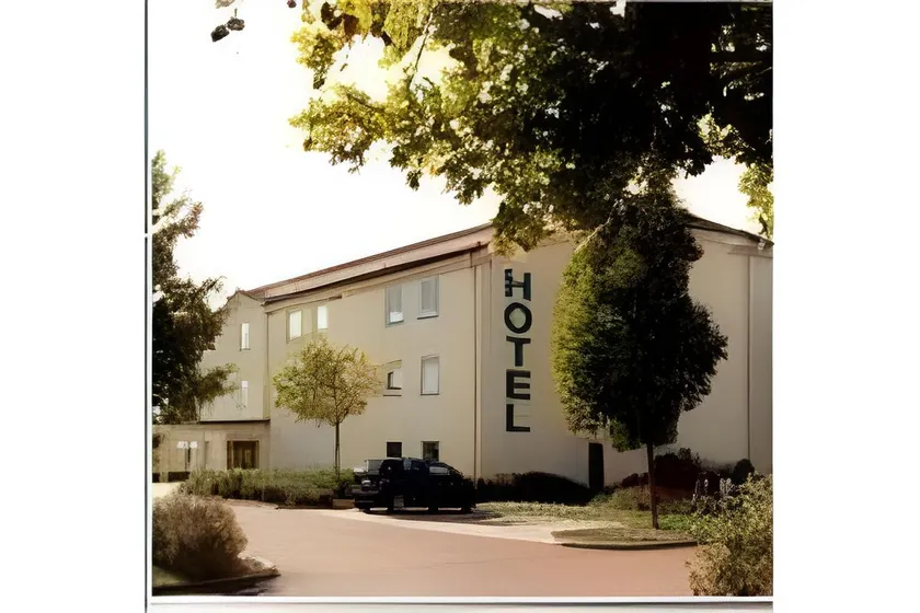 ARC Hotel - Image 1
