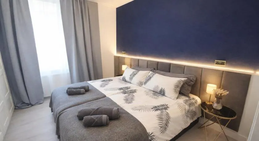 Stylish 2BR House Parking & WiFi Sleeps 6 - Image 1