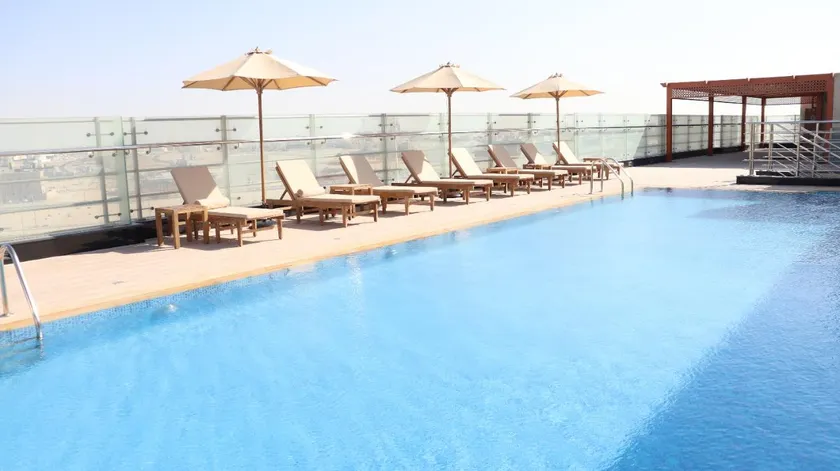Al Riyadh Hotel Apartments - Image 1