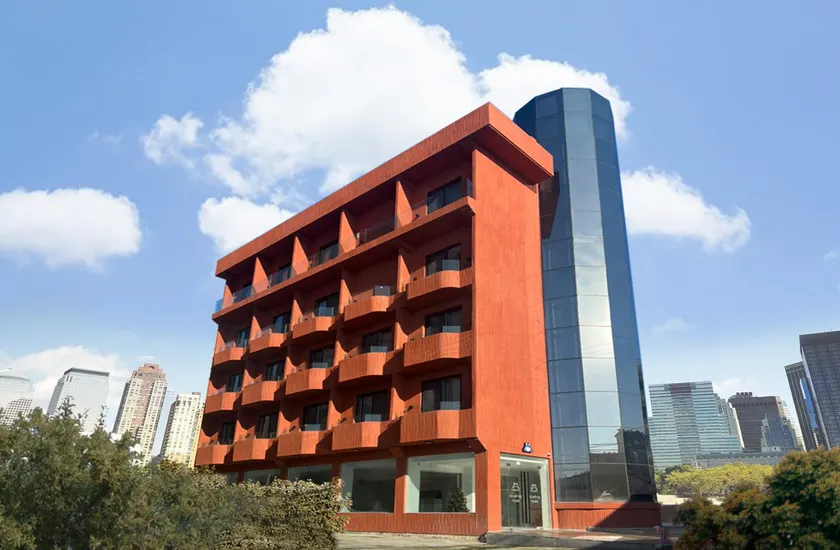 Bluefrog Hotel - Image 1