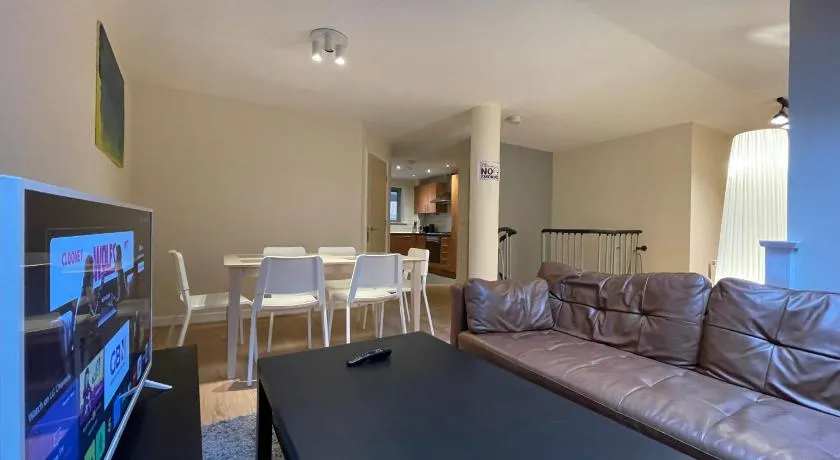 4- bedroom , 1 living room Apartment Near Emirates Stadium - Image 1