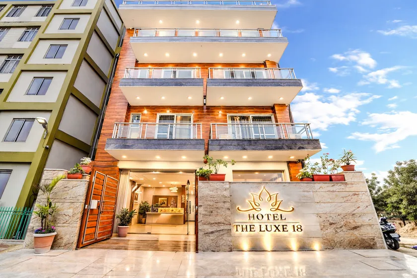 HOTEL THE LUXE 18 - Image 1