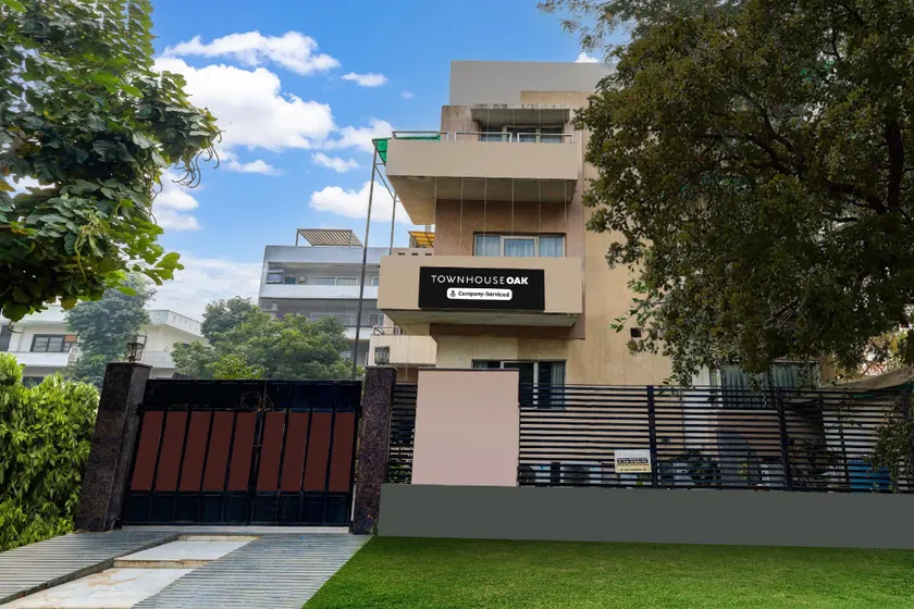 Townhouse Oak Sector 25 Gurgaon - Image 1