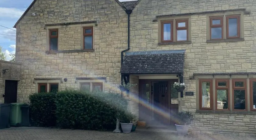 Cotswolds Luxury House in Central Bourton Large Sleeps 2-11. Pet Friendly. - Image 1