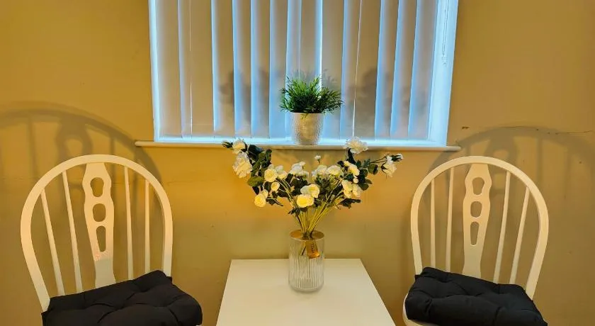 Large Room Near City Centre - Image 1