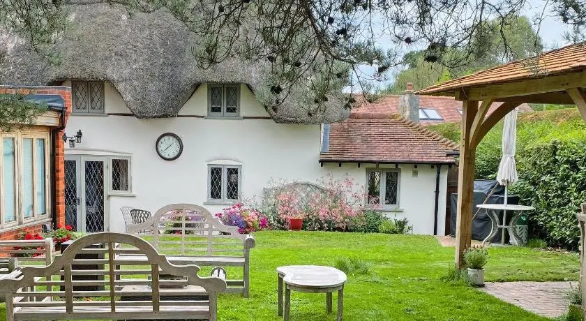 Pond Cottage - Image 1