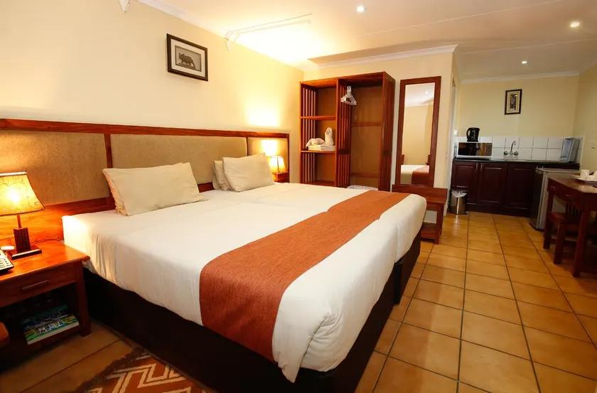 Mokoro Lodge - Image 1