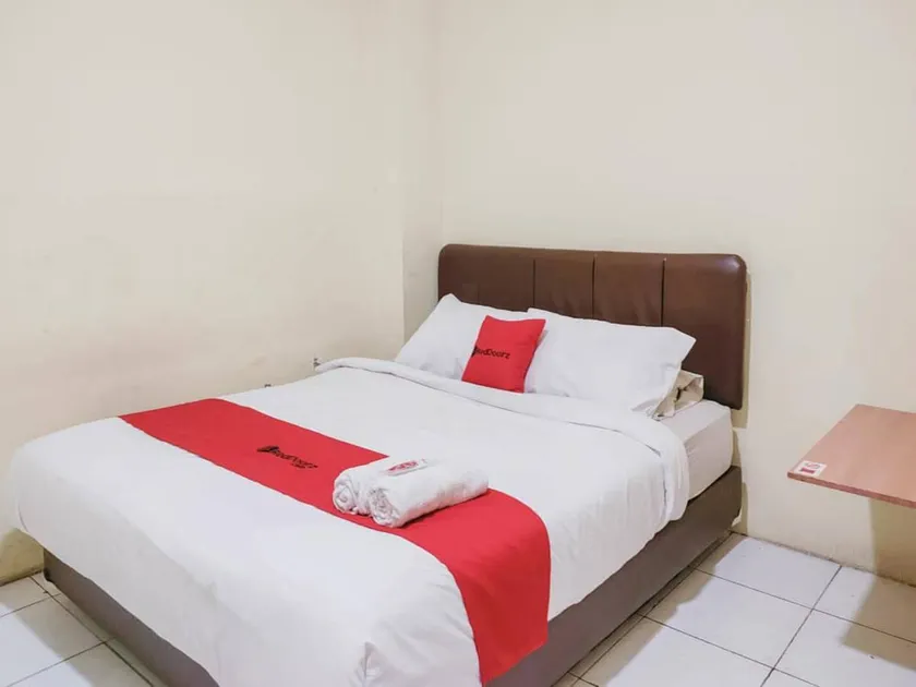 RedDoorz near BG Junction Surabaya - Image 1